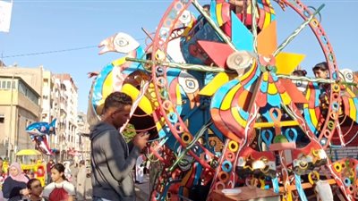  الأطفال يحتفلون بالعيد في الملاهي الشعبية بدمنهور (فيديو وصور)