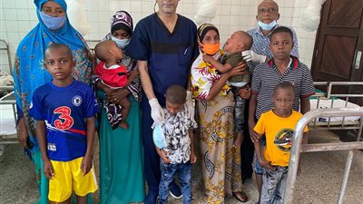 جامعة أسوان: انطلاق فاعليات القافلة الطبية بدولة تنزانيا بإجراء 8 عمليات جراحية 