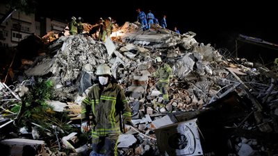 هزة أرضية قوية تقع قبالة سولاويسي بإندونيسيا