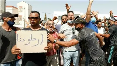 انتفاضة شعبية وقرارات رئاسية.. ماذا يحدث في تونس؟