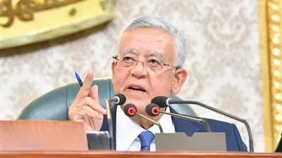 فض دور الانعقاد الأول للبرلمان دون التصويت على التعديل الوزاري