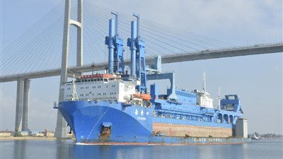 بعد وصولها إلى قناة السويس.. تعرف على الكراكة 