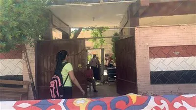 لحظة تعقيم اللجان وتفتيش طالبات الثانوية علمي رياضة بالمنصورة (فيديو وصور) 