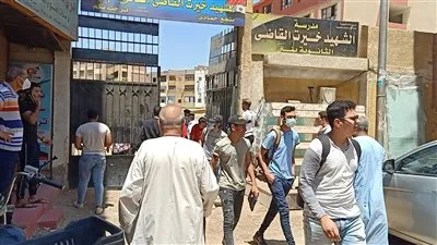 سعادة بين طلاب الثانوية العامة بقنا بعد انتهاء امتحان اللغة الإنجليزية