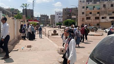 تباين آراء طلاب القليوبية بشأن صعوبة امتحاني الاستاتيكا والأحياء 