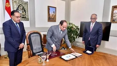 البنك المركزي يستعد لطرح أول عملة بلاستيكية بفئتين 10 و20 جنيه نوفمبر المقبل (صور)