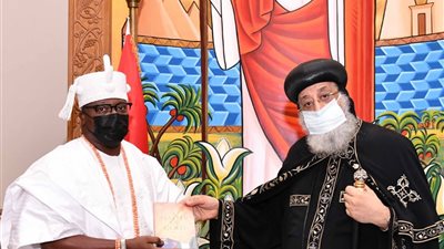 البابا تواضروس يستقبل ملك مقاطعة إيرو النيجيرية