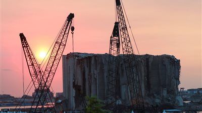 ماكرون يتبني حملة جديدة لمساعدة لبنان بعد عام من انفجار ميناء بيروت