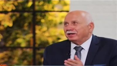 خبير تغذية يكشف خطورة الوجبات السريعة على زيادة الوزن (فيديو)