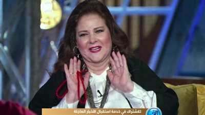 نهال عنبر ناعية دلال عبد العزيز: 