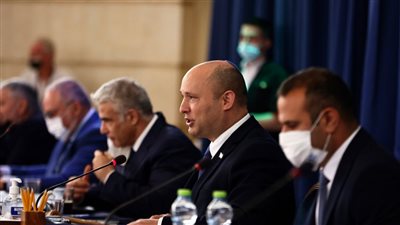 رئيس الوزراء الإسرائيلي يحمل لبنان مسؤولية إطلاق الصواريخ