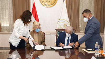 توقيع وثيقة التدخلات الاستراتيجية للشراكة في مجال دمج التعليم السكاني 