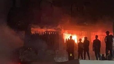 إخماد حريق اندلع أعلى سطح عقار بالدقي.. والمعاينة: السبب عقب سيجارة 