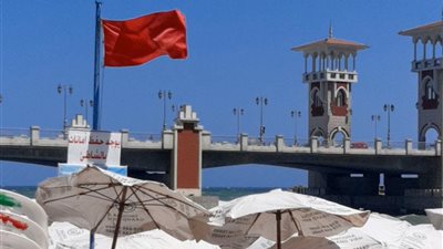 تعرف على سبب تغيير ألوان رايات الشواطئ في الإسكندرية