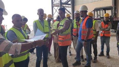 القوى العاملة تستكمل حصر وتسجيل العمالة غير المنتظمة بالعوينات