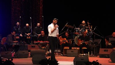 في حفل كامل العدد.. خالد سليم لجمهور أوبرا الإسكندرية: 