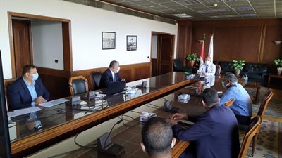 وزير الري يستعرض موقف تأهيل الترع والمساقي ونظم الري الحديث