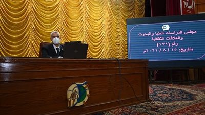 تسجيل 47 رسالة ماجستير ودكتوراة بجامعة الفيوم (صور)