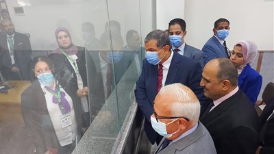 وزير القوى العاملة ومحافظ بورسعيد يفتتحان مركز خدمة الشباك الواحد