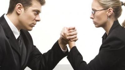 كاتبة: هكذا كيف تشعرين زوجك بالاهتمام والحب (فيديو)