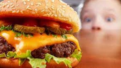طبيبة تحذر: الوجبات السريعة قد تُسبب الموت (فيديو)