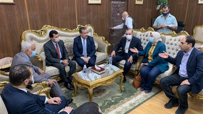 محافظ كفر الشيخ يلتقي وزير الرياضة لمتابعة حادث أتوبيس نادي دسوق 