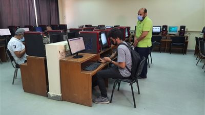 معامل التنسيق الإلكتروني تستقبل 1239 طالبًا بجامعة عين شمس