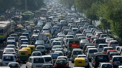 قبل ما تنزل من بيتك.. تعرف علي الحالة المرورية بشوارع القاهرة والجيزة