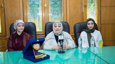 لجنة المرأة بـ