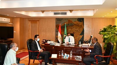 محافظ الفيوم يطالب رئيسي مركزين بتوفير قطعة أرض لإنشاء مدرسة زراعية 