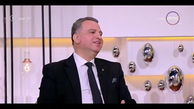 كيف تتجنب جلب الطاقة السلبية من السوشيال ميديا؟.. خبير يوضح (فيديو)