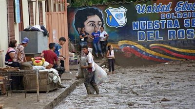 عشرات القتلى والمفقودين جراء الفيضانات في فنزويلا