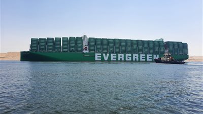 تفاصيل عبور أكبر سفينة حاويات في العالم للمجرى الملاحي لقناة السويس