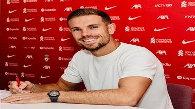 ليفربول يعلن تمديد عقد قائده