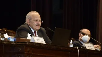 الخشت يوجه بإنشاء كلية لتطبيقات الذكاء الاصطناعي والروبوت شي