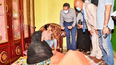 بعد إرسالها استغاثة له.. محافظ الغربية يزور الطفلة هنا رضا (صور)