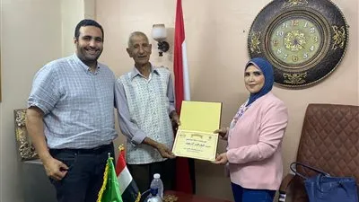 أكبر طالب حاصل على الثانوية يلتحق بكلية الحقوق.. وبرلمانية تتكفل بمصاريفه