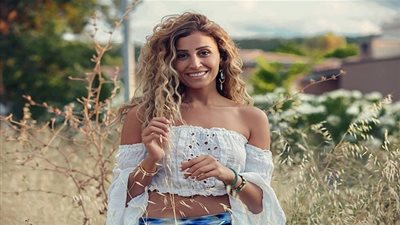 دينا الشربيني مطلوبة على جوجل بعد ظهورها مع روبي