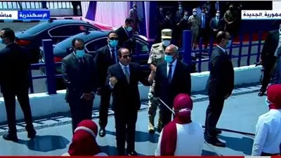 السيسي ممازحا طلاب الكلية الحربية: 