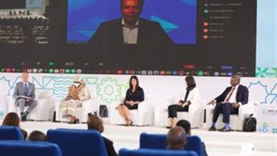 رئيس المنتدى الإقتصادي يشيد بإصلاحات مصر في مختلف القطاعات 