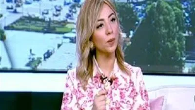 حسب طول أو قصر القامة.. خبيرة موضة تكشف قصات الشعر المناسبة للفتيات (فيديو)