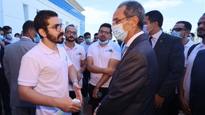 وزير الاتصالات يلتقي بشباب مبادرة مصر الرقمية المشاركين فى مشروعات العاصمة الإدارية الجديدة