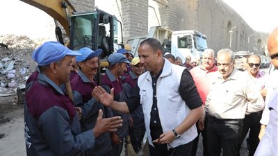 «النظافة تنتطلق من هُنا».. الشرشابي: يكشف تفاصيل رفع 450 ألف متر قمامة من محيط سور مجري العيون