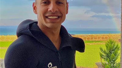 عمرو وهبة يشارك جمهوره بموقف طريف حدث مع نجله