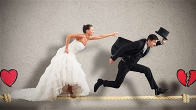 خبير يكشف سبب هروب البعض من الدخول في علاقة عاطفية (فيديو)