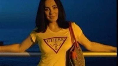 سلاف فواخرجي تخطف الأنظار فى أحدث جلسة تصويرية لها