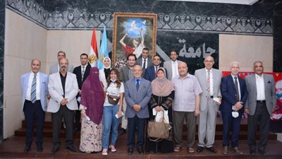 خلال جلسة صلح.. اعتذار فتاة الفستان للمراقبتين بجامعة طنطا (فيديو وصور)