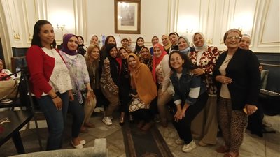 «فنجان دانتيل».. مبادرة نسائية للعلاج بالفن (فيديو وصور)