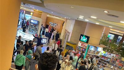 عاجل.. فيديو يوثق سقوط فتاة من الطابق السادس في 