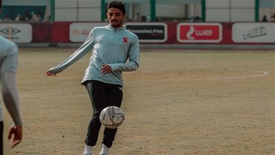 طاهر محمد يسخر من الصحفيين داخل مقر الجبلاية ويرحل قبل الاشتباك